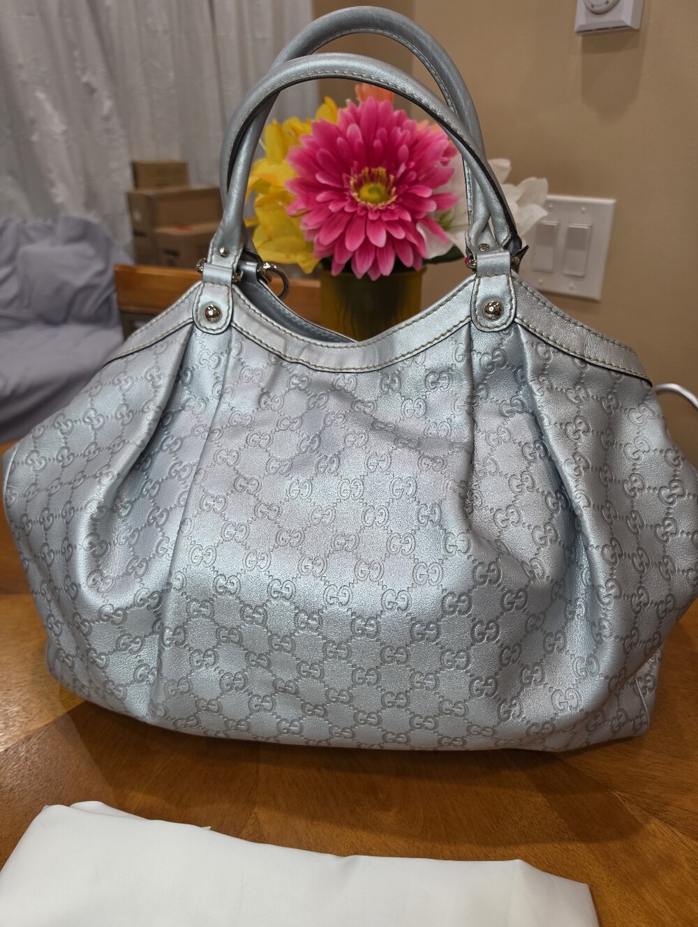 Gucci Sukey XL Silver Guccissima Monogram Shoulder Bag with GG Charm - Picture 3 of 16